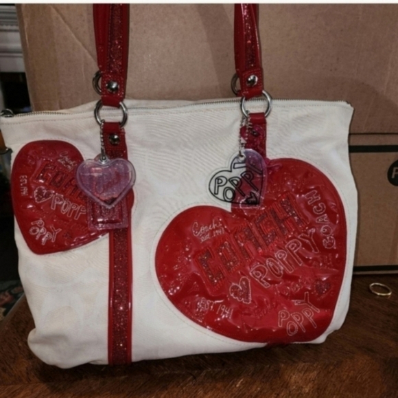 DEADSTOCK RARE COACH Poppy VALENTINES DAY HEART TOTE LIMITED EDITION - Picture 13 of 15